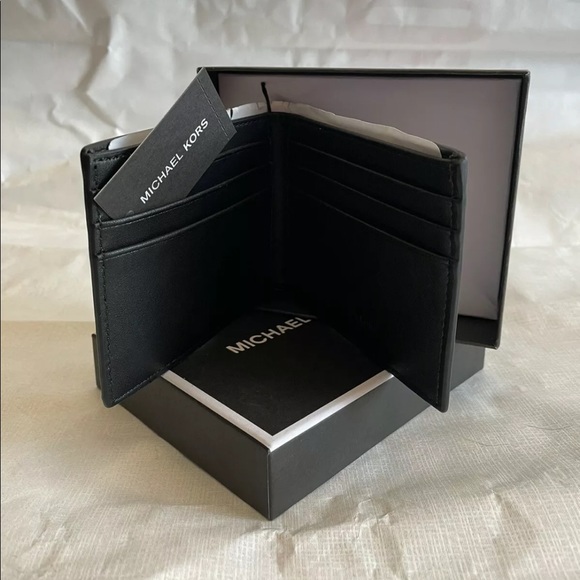 Michael Kors Wallet - Picture 3 of 4